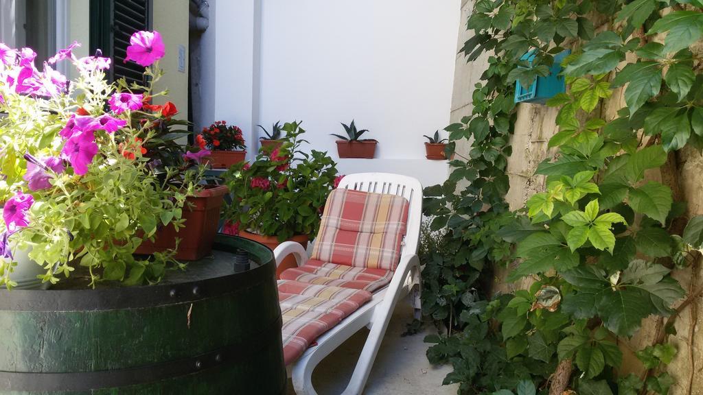 Apartments Salona Trogir Kamer foto