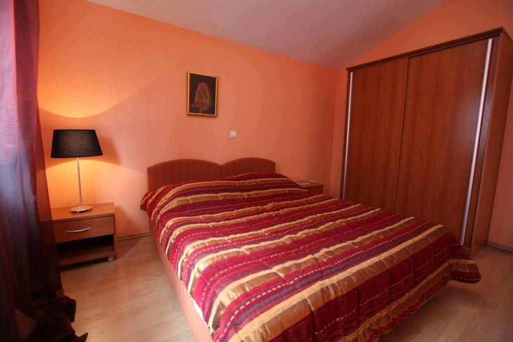 Apartments Salona Trogir Buitenkant foto